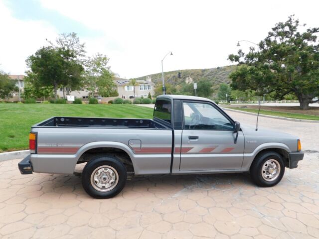 1990 mazda b2200 pickup truck. classsic mazda ...very cool