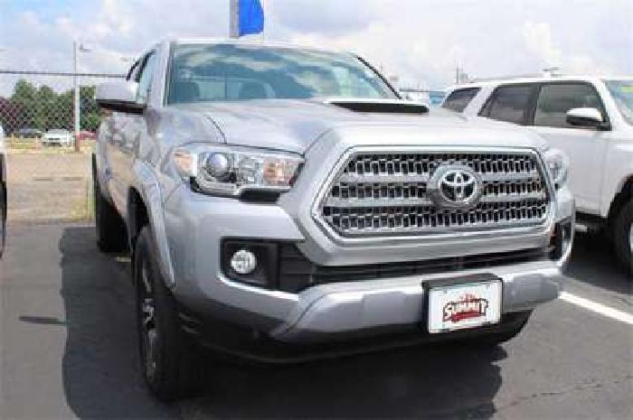2017 toyota tacoma trd sport in akron, oh