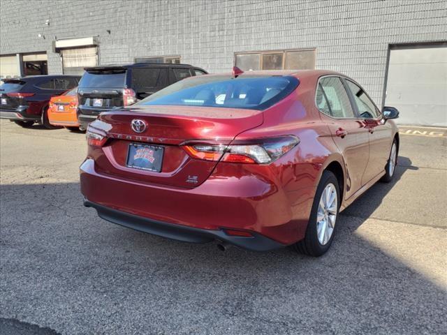 2021 toyota camry le