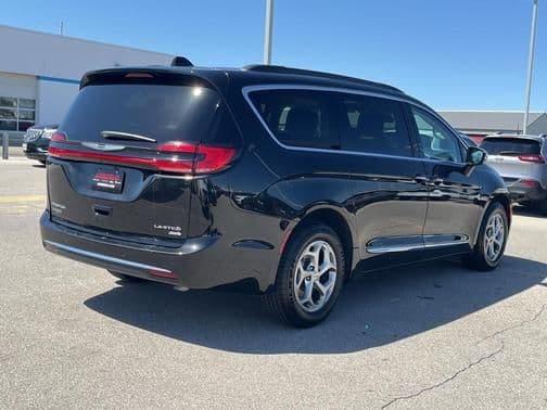 2023 chrysler pacifica limited in green bay, wisconsin