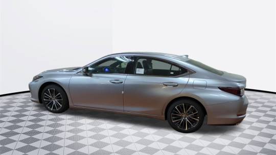 2025 Lexus ES