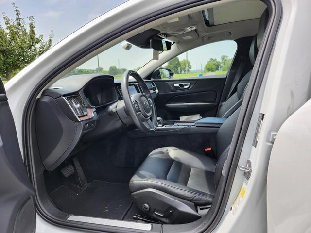 2022 volvo s60 b5 momentum