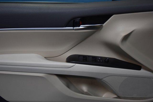 2021 toyota camry hybrid le