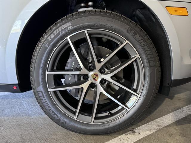 2024 porsche macan base