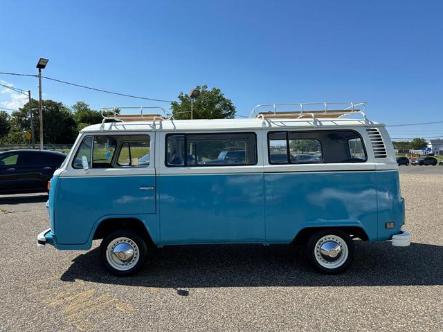 1977 volkswagen microbus bay window
