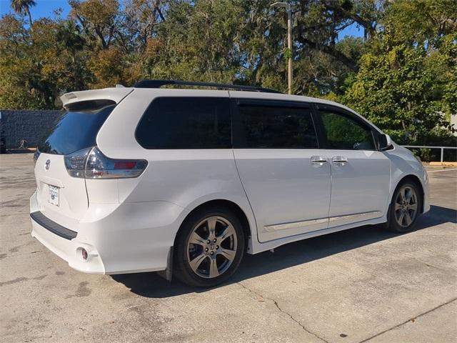 2019 toyota sienna se premium