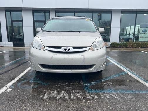 2010 toyota sienna in saint louis, missouri