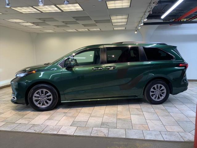 2022 toyota sienna xle 8 passenger