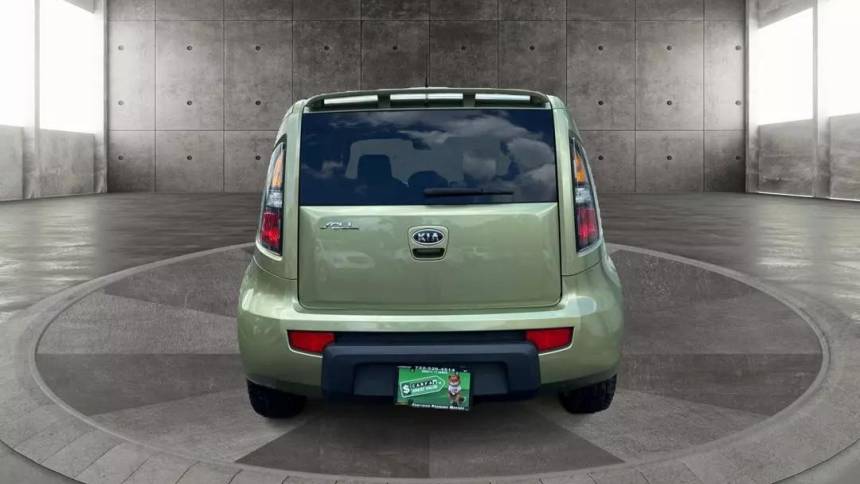 2010 kia soul +