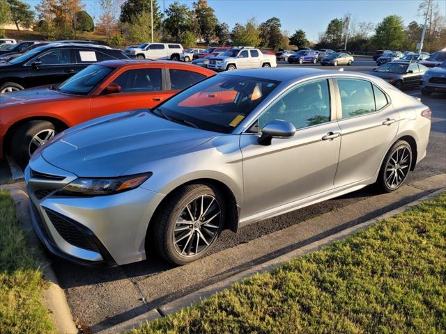 2022 toyota camry se