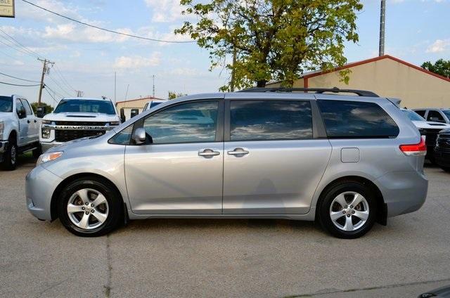 2013 toyota sienna le