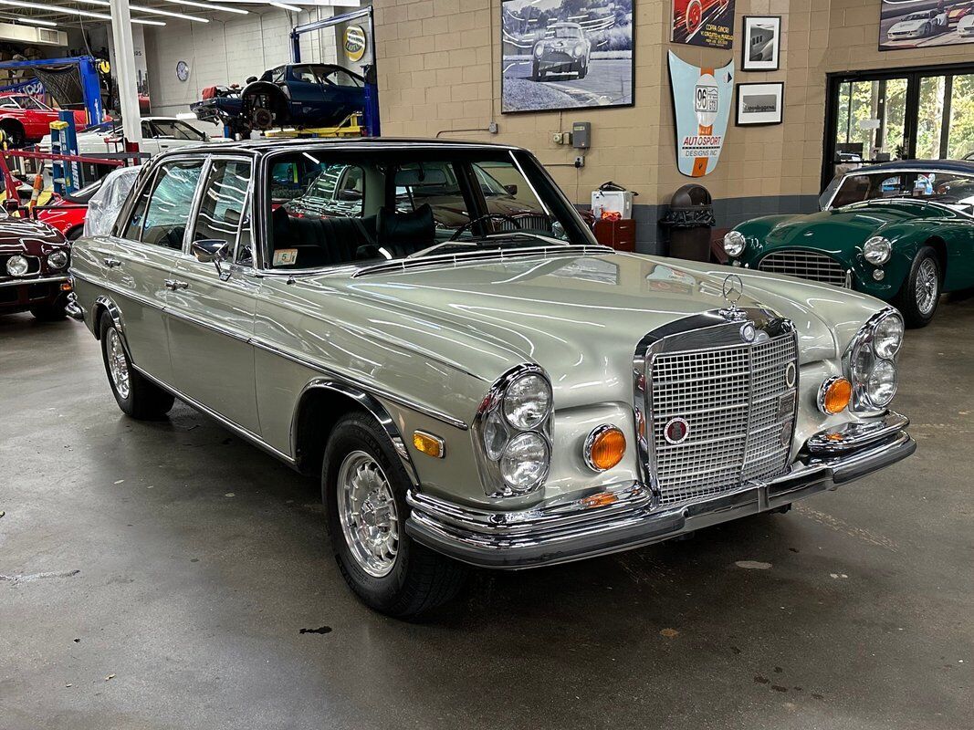 1971 mercedes benz 300-series
