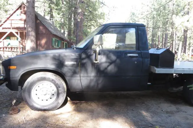 time capsule flatbed pickup! 60,000 miles, 22r, just california smogged & tagged