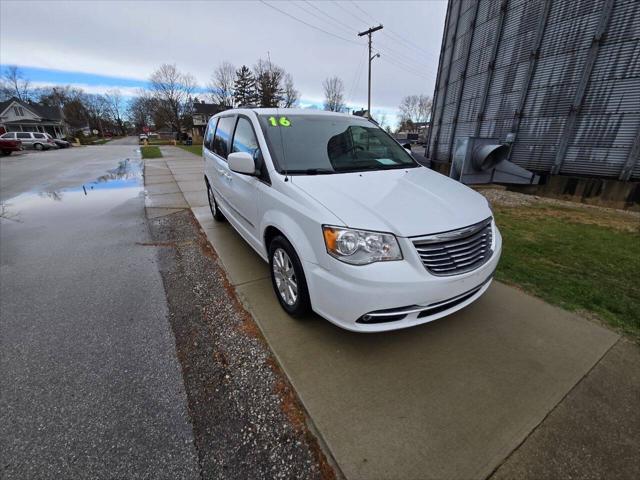 2016 chrysler town & country touring
