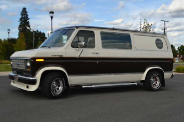 van ford e150 custom club wagon