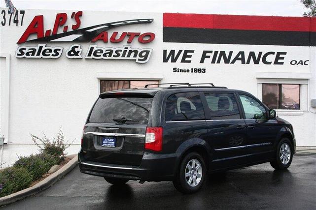 2014 chrysler town & country touring