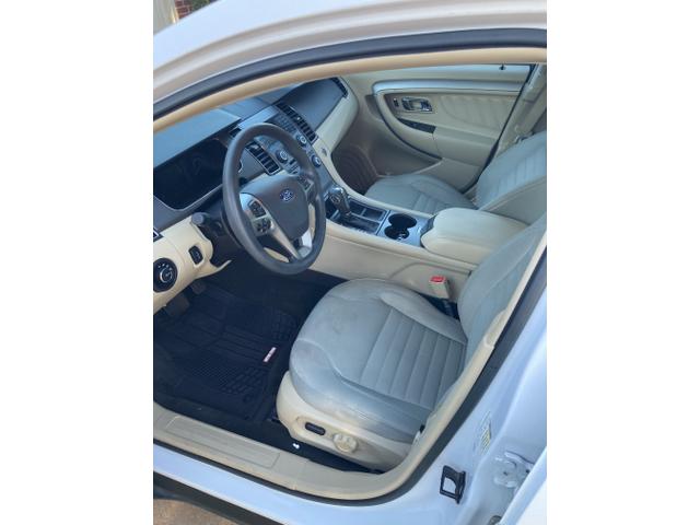 2016 ford taurus se