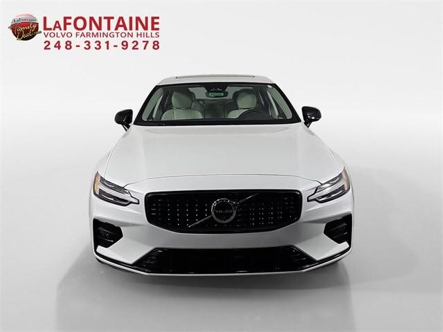 2024 volvo s60 b5 plus dark theme