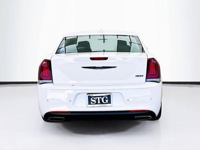 2022 chrysler 300 touring