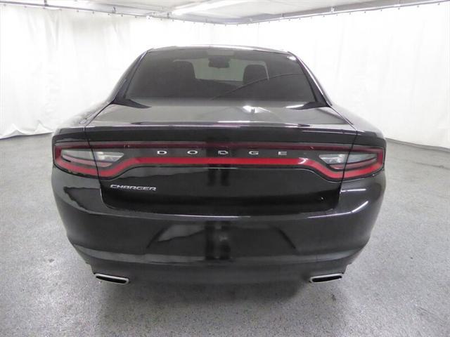2017 dodge charger se