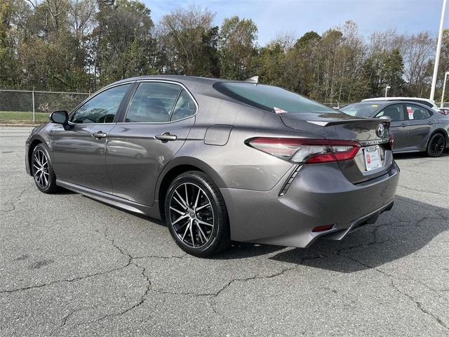 2021 toyota camry se