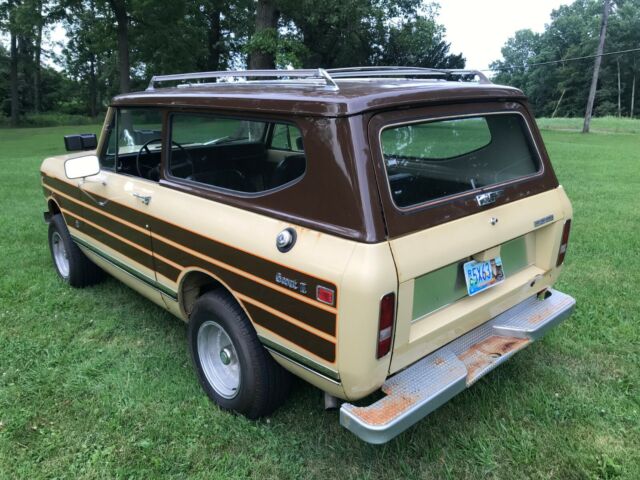1971 international scout ii, 4 speed, with plow