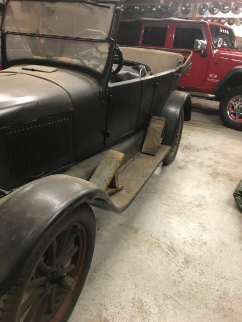 1925 model "t" ford, 4 door touring sedan