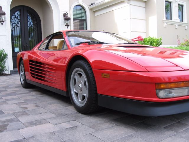ferrari testarossa 1986 flying mirror - center hubs