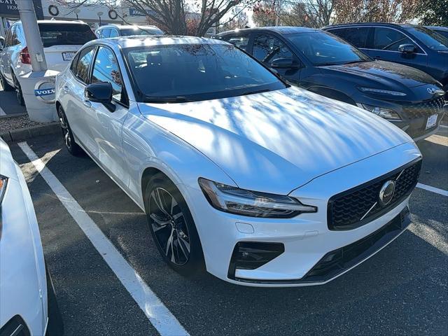 2024 volvo s60 b5 core dark theme