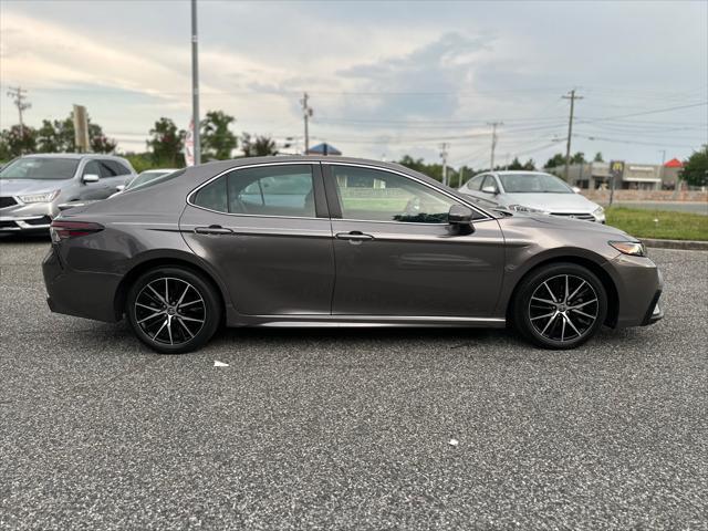 2021 toyota camry se