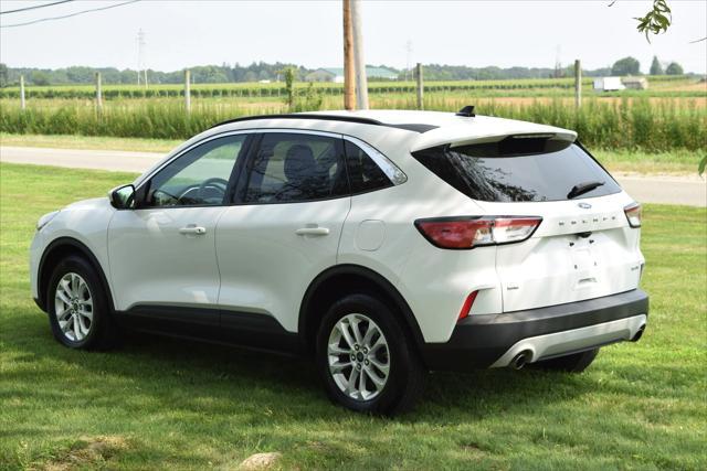 2020 ford escape se