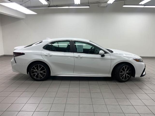 2021 toyota camry se