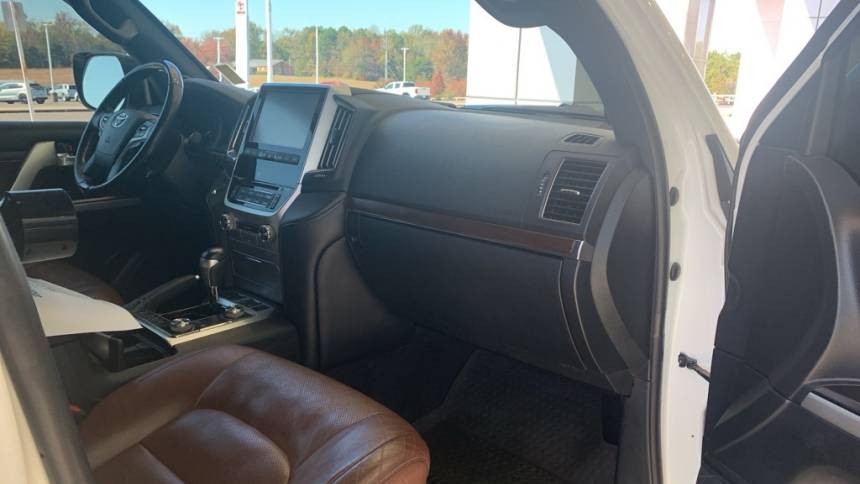 2018 toyota land cruiser base