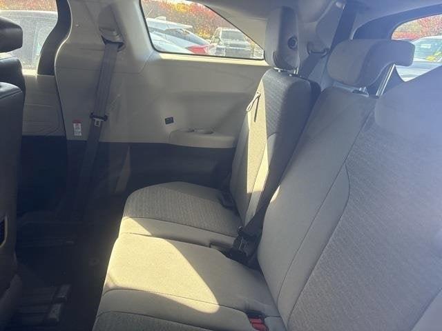 2021 toyota sienna le
