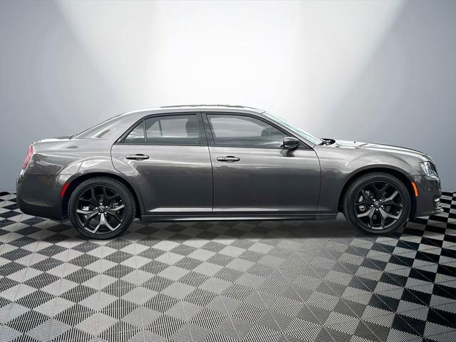 2022 chrysler 300 s