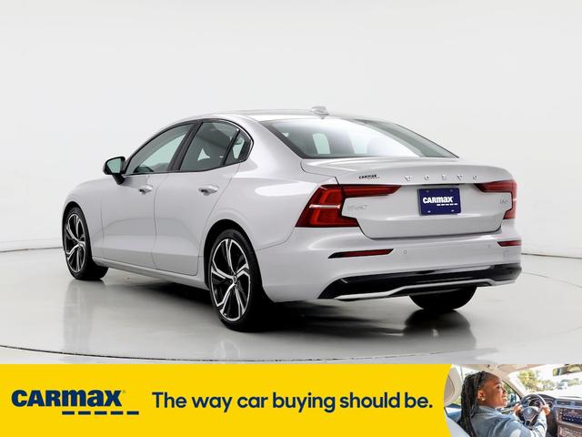 2024 volvo s60 b5 core dark theme