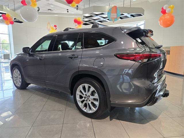 2022 toyota highlander limited