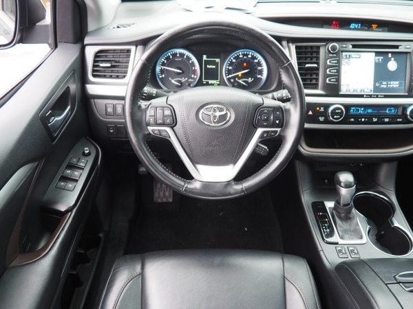 2017 toyota highlander in minneapolis, minnesota