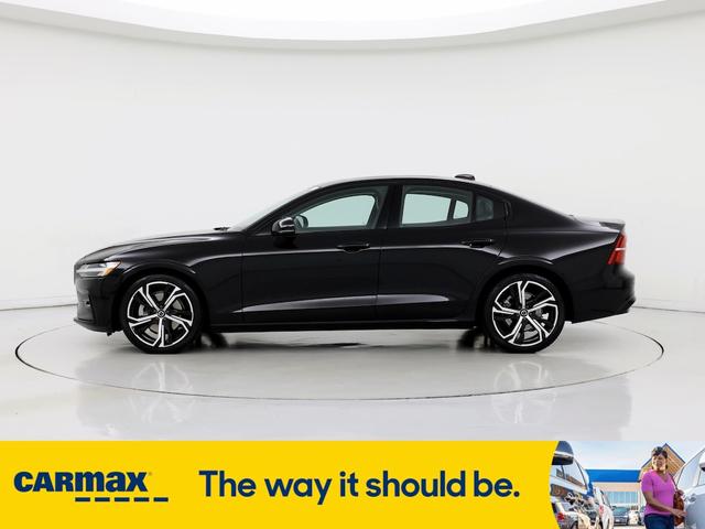 2024 volvo s60 b5 core dark theme