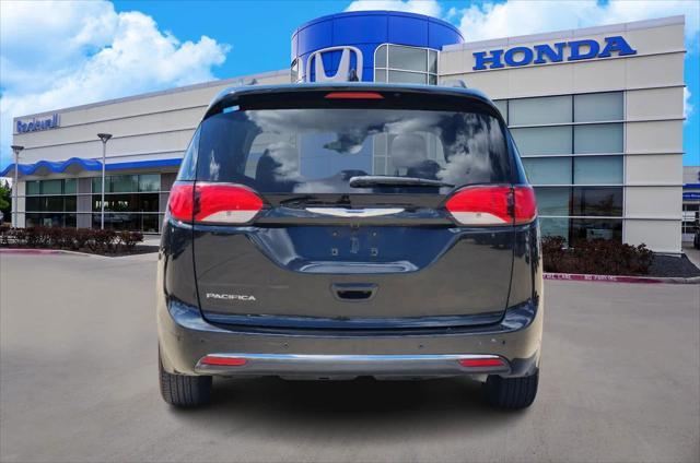 2017 chrysler pacifica touring-l