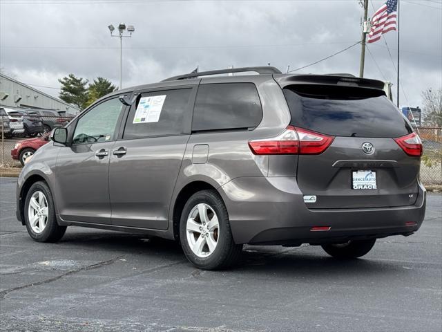 2017 toyota sienna le