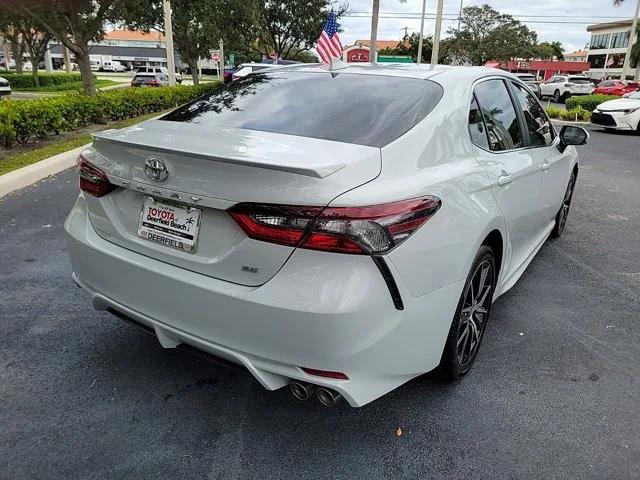 2022 toyota camry se