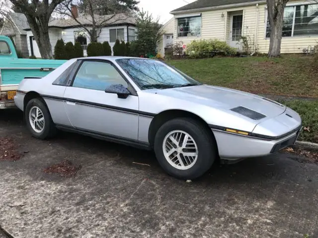 classic1986 pontiac fiero- runs, drives well - very original no damage straight