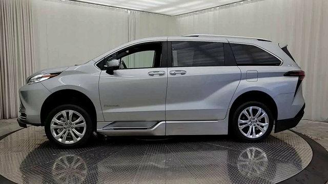 2022 toyota sienna platinum