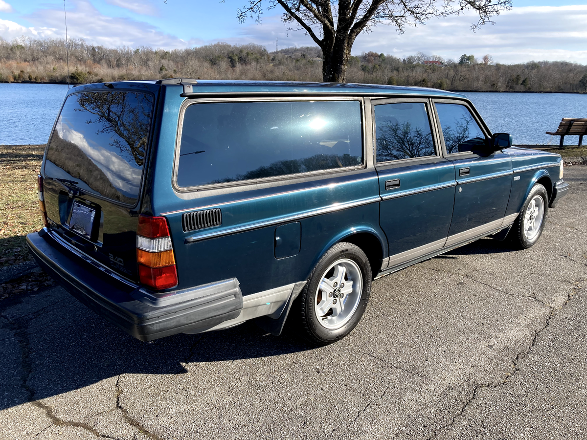 1993 volvo 240 classic 5-speed manual wagon, sunroof, tint, turbo gauges, virgos