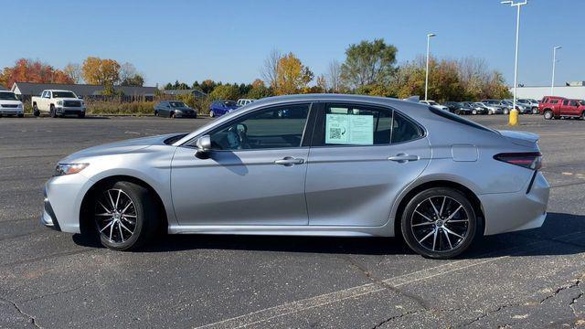 2022 toyota camry se