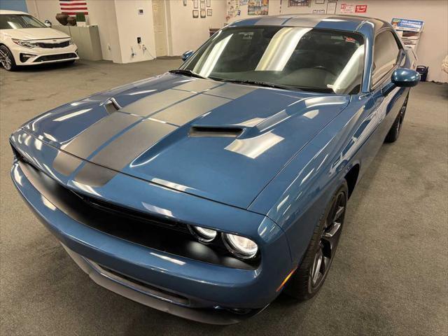 2020 dodge challenger sxt