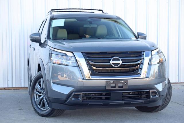 2022 nissan pathfinder sv