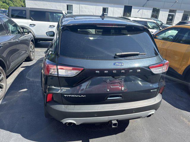 2022 ford escape titanium