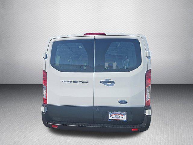 2023 ford transit-250 base